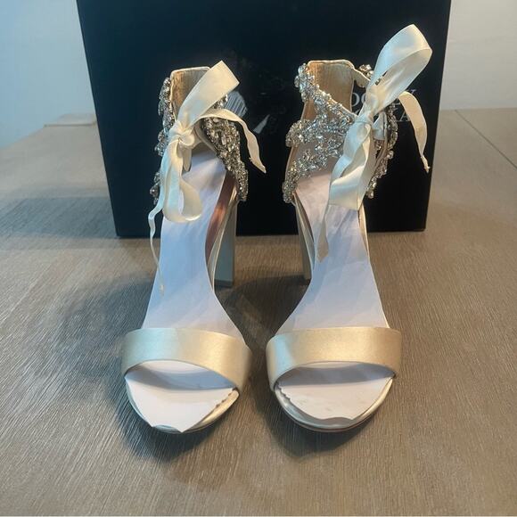 Badgley Mischka Ivory Satin Everafter Wedding Bridal Heel Sandal Size 5.5 - Picture 3 of 13